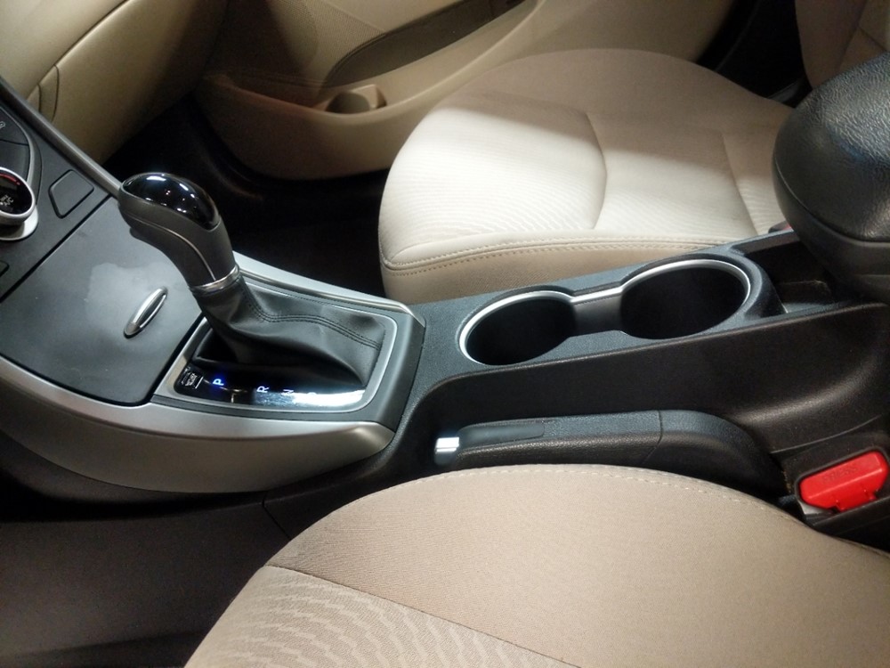 2016 Hyundai Elantra - Center Console/Cup Holders