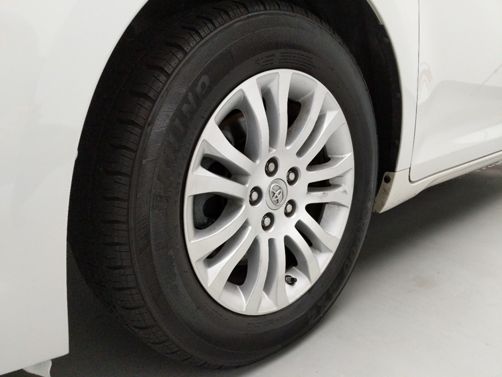 2015 Toyota Sienna - Wheel