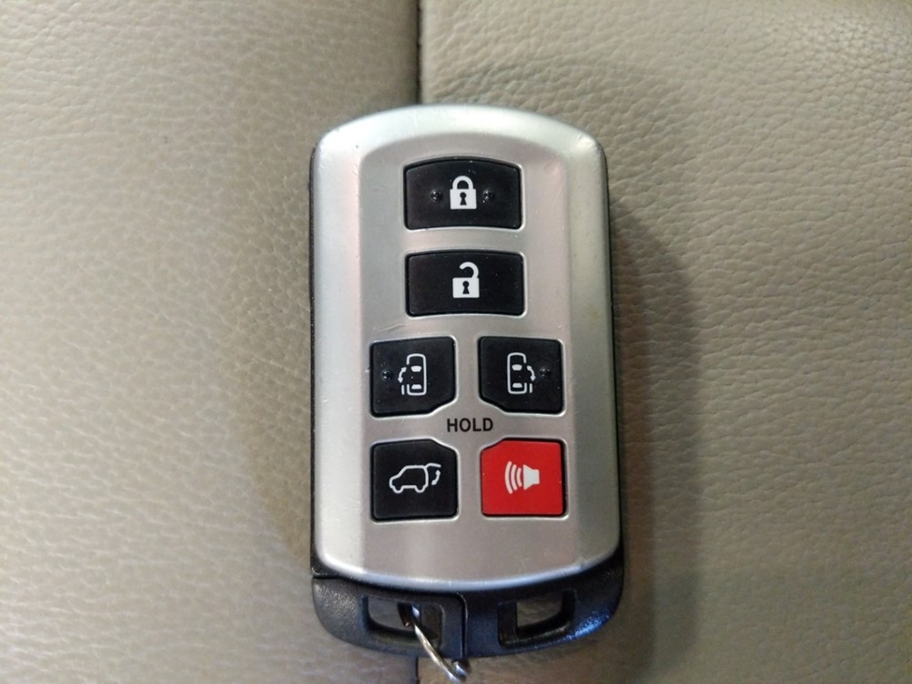 2015 Toyota Sienna - Keys