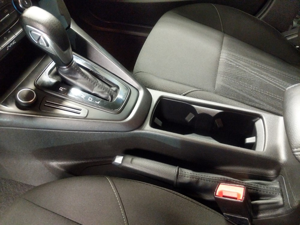 2017 Ford Focus - Center Console/Cup Holders