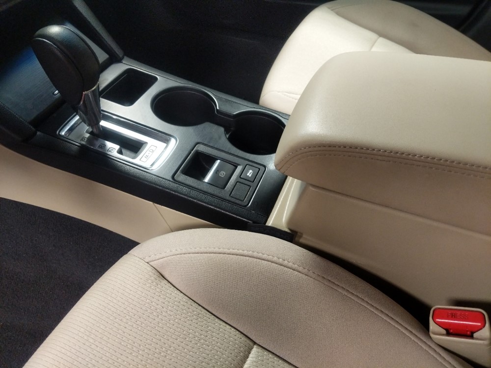 2017 Subaru Legacy - Center Console/Cup Holders