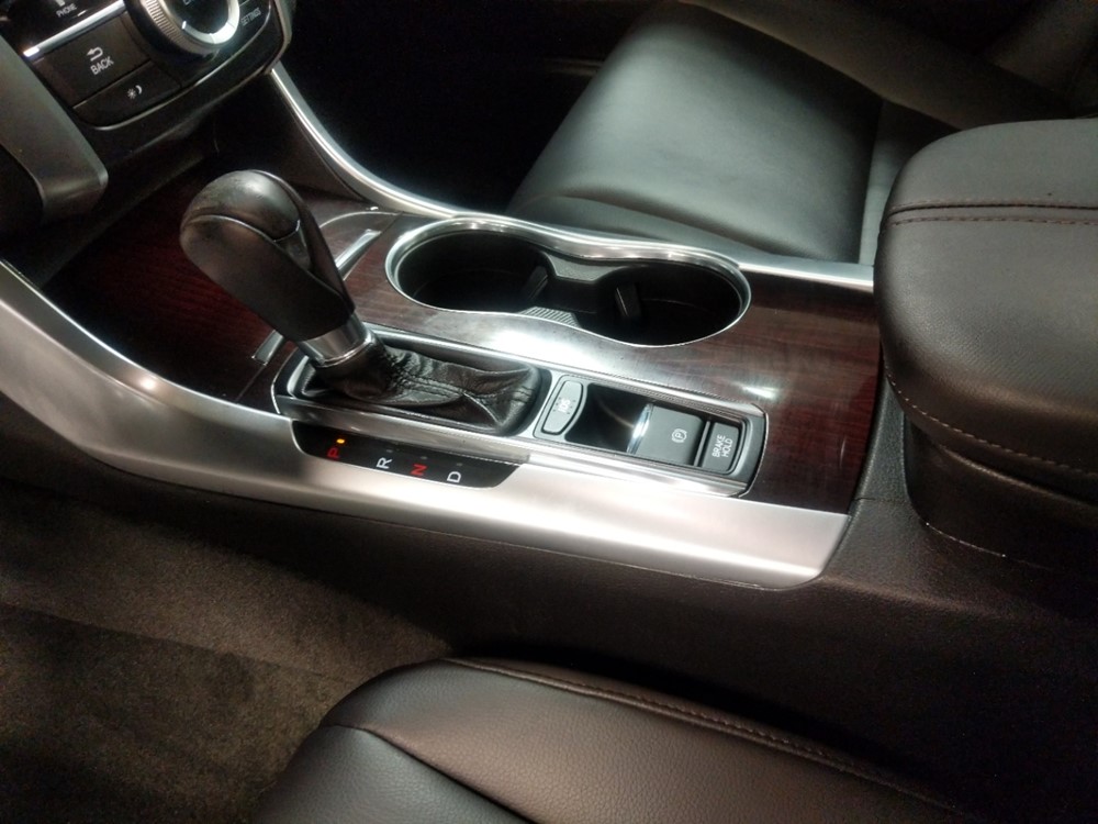 2016 Acura TLX - Center Console/Cup Holders