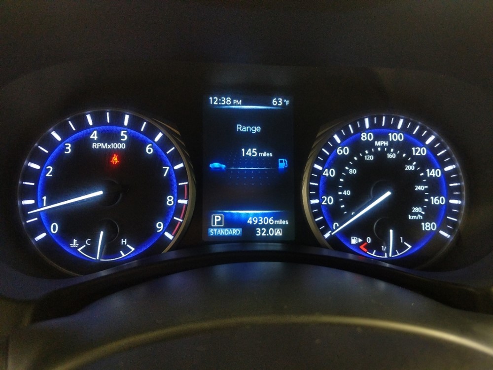 2015 INFINITI Q50 - Odometer Close Up