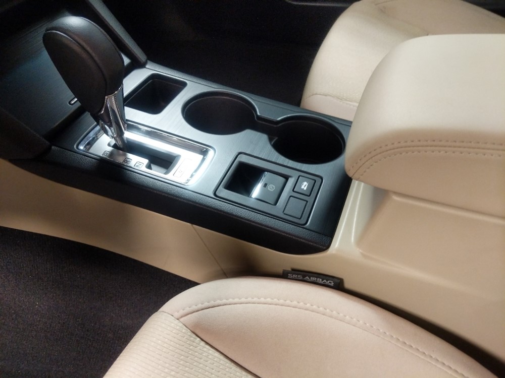 2017 Subaru Legacy - Center Console/Cup Holders