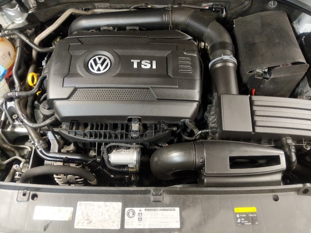 2015 Volkswagen Passat - Engine