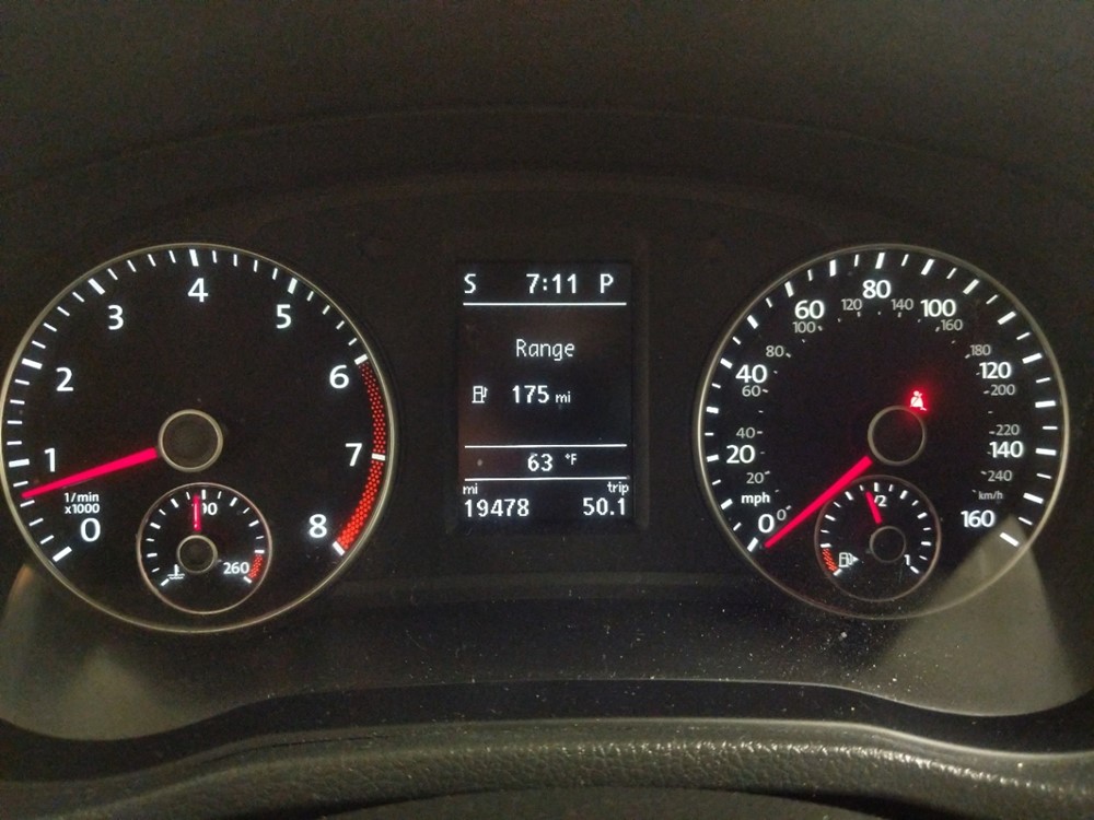 2015 Volkswagen Passat - Odometer Close Up