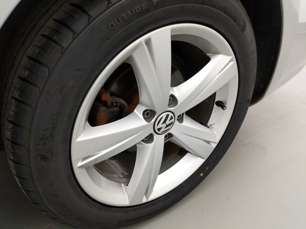 2015 Volkswagen Passat - Wheel