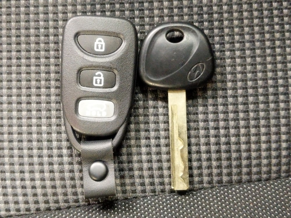 2017 Hyundai Elantra - Keys