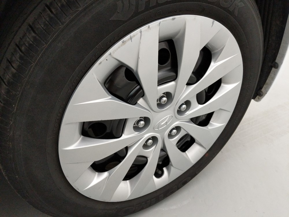 2017 Hyundai Elantra - Wheel