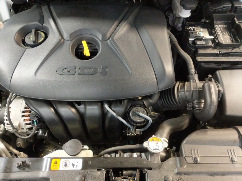 2017 Hyundai Elantra - Engine