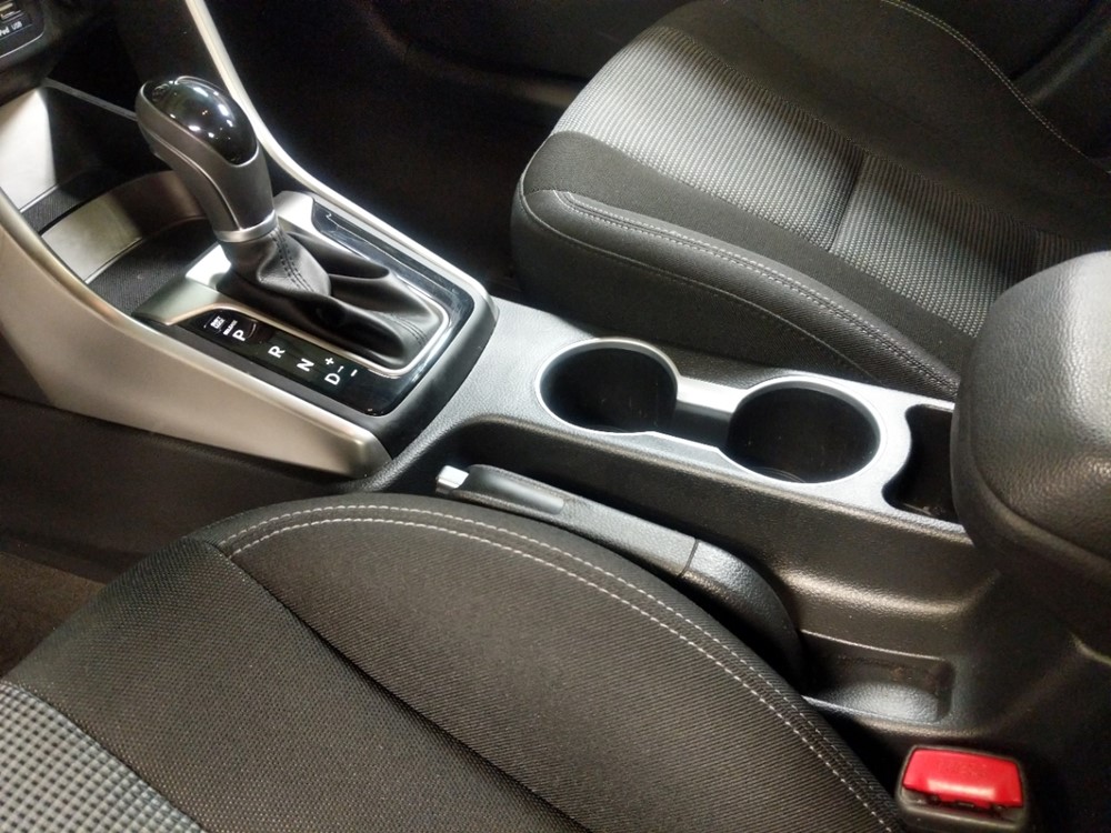 2017 Hyundai Elantra - Center Console/Cup Holders