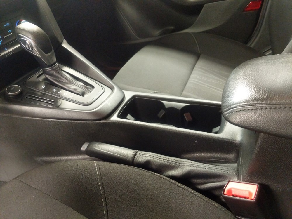 2017 Ford Focus - Center Console/Cup Holders