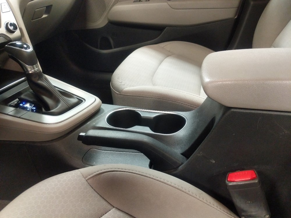 2017 Hyundai Elantra - Center Console/Cup Holders