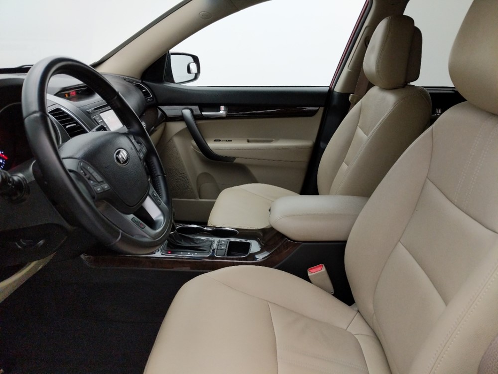 2014 Kia Sorento - Driver Front Seat