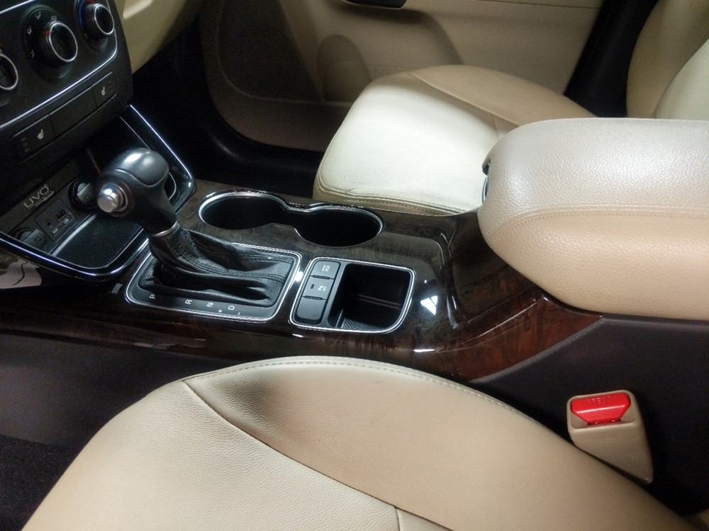 2014 Kia Sorento - Center Console/Cup Holders