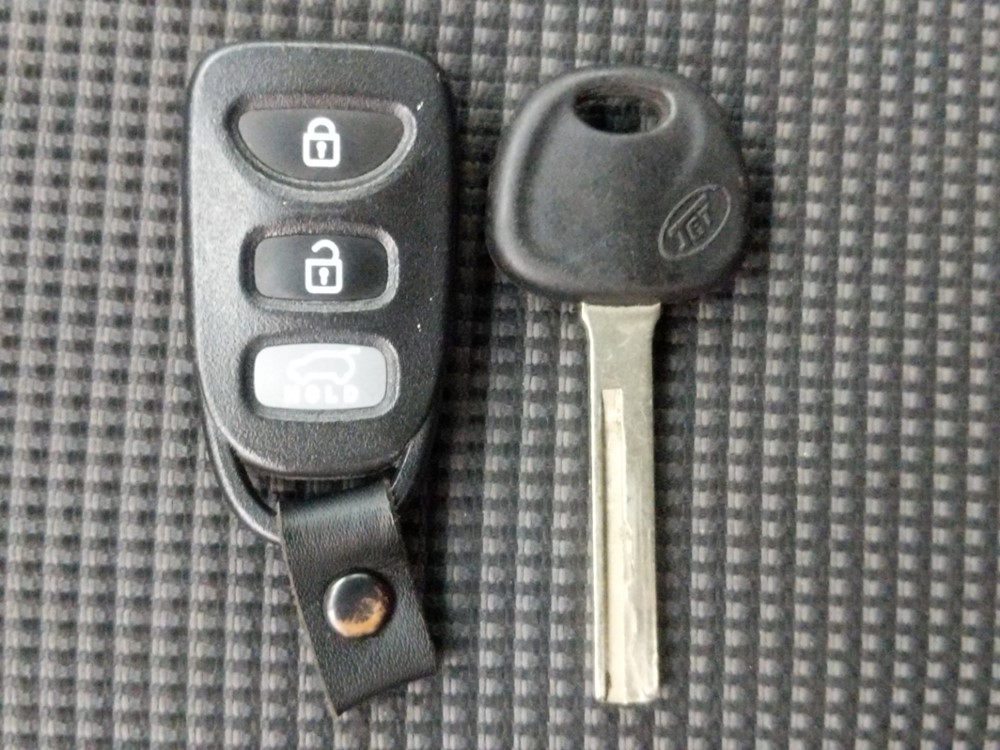 2017 Hyundai Elantra - Keys