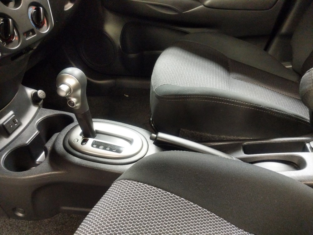 2017 Nissan Versa - Center Console/Cup Holders