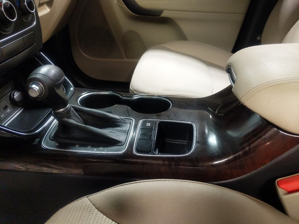 2014 Kia Sorento - Center Console/Cup Holders