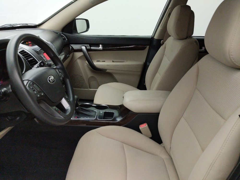 2014 Kia Sorento - Driver Front Seat