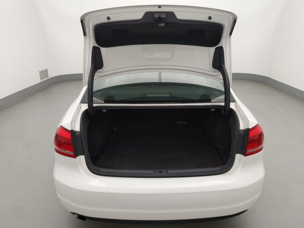 2015 Volkswagen Passat - Trunk