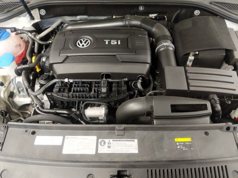 2015 Volkswagen Passat - Engine