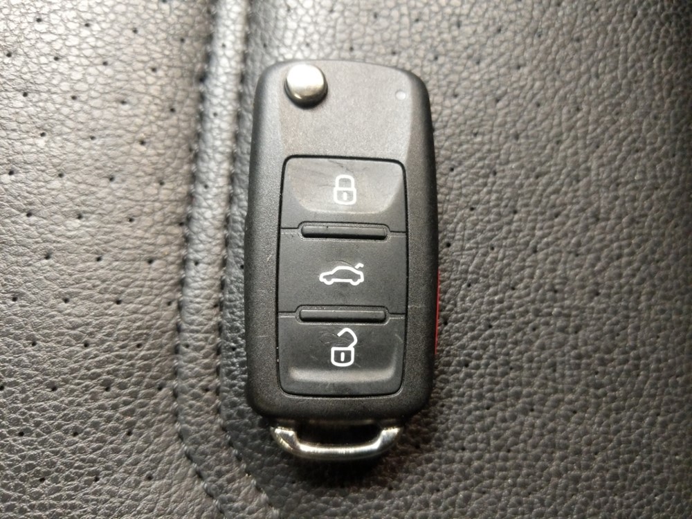 2015 Volkswagen Passat - Keys