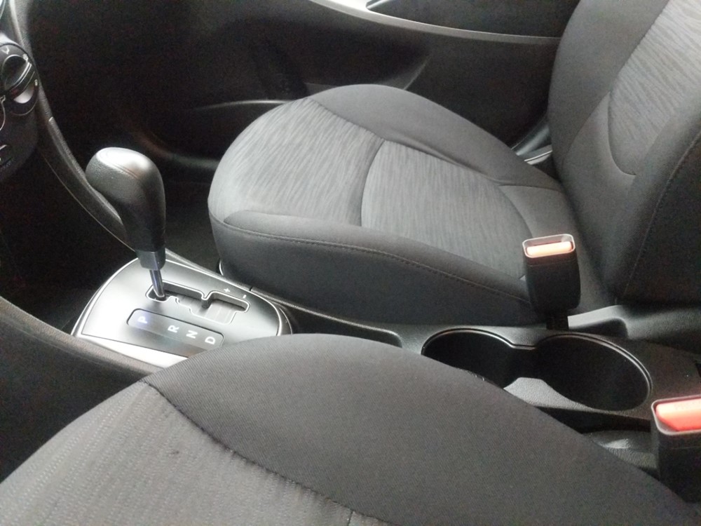 2017 Hyundai Accent - Center Console/Cup Holders