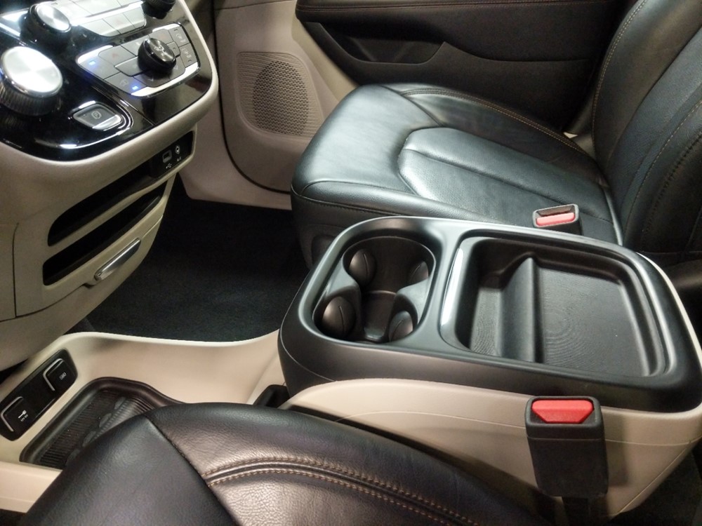 2018 Chrysler Pacifica - Center Console/Cup Holders