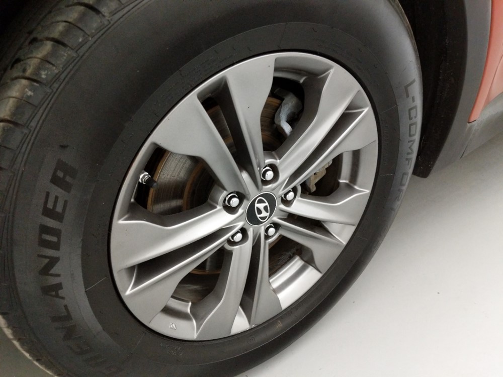 2014 Hyundai Santa Fe - Wheel