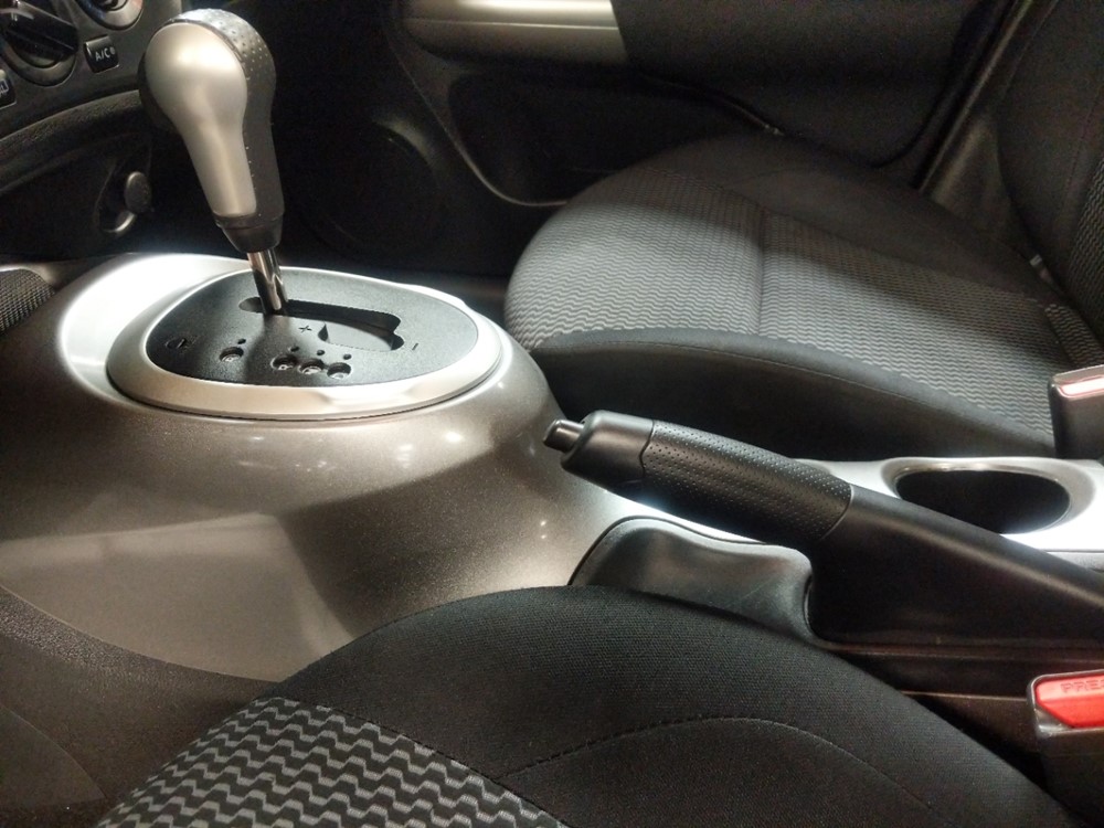 2017 Nissan JUKE - Center Console/Cup Holders