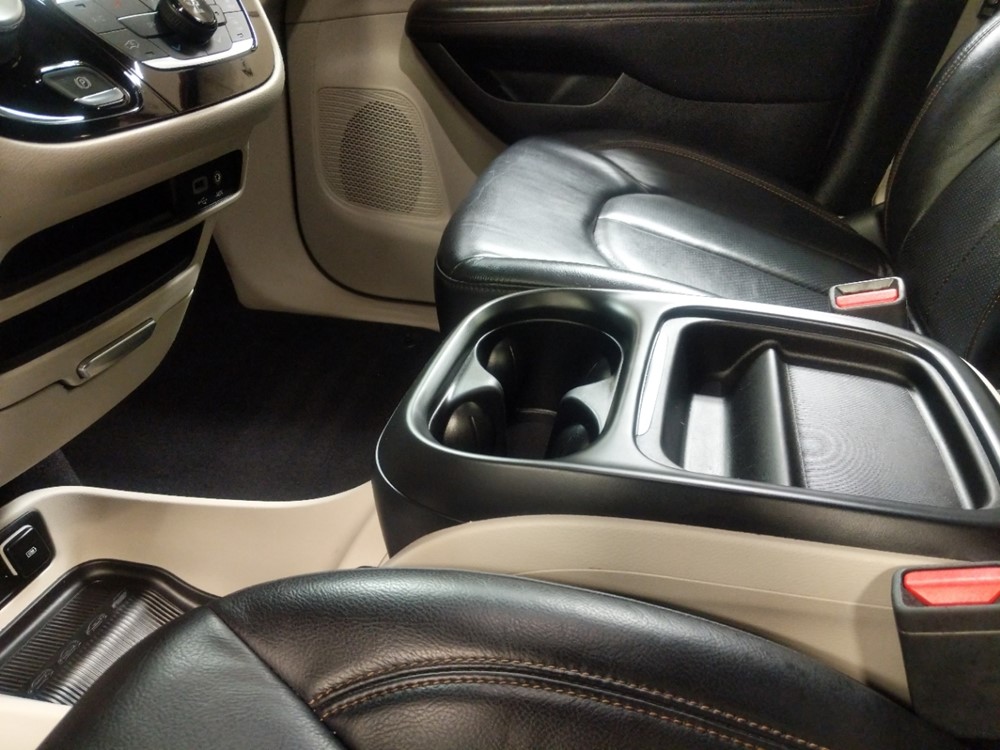 2018 Chrysler Pacifica - Center Console/Cup Holders