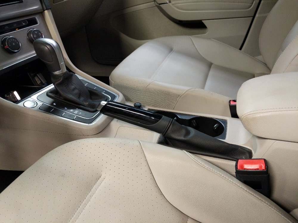 2015 Volkswagen Golf - Center Console/Cup Holders