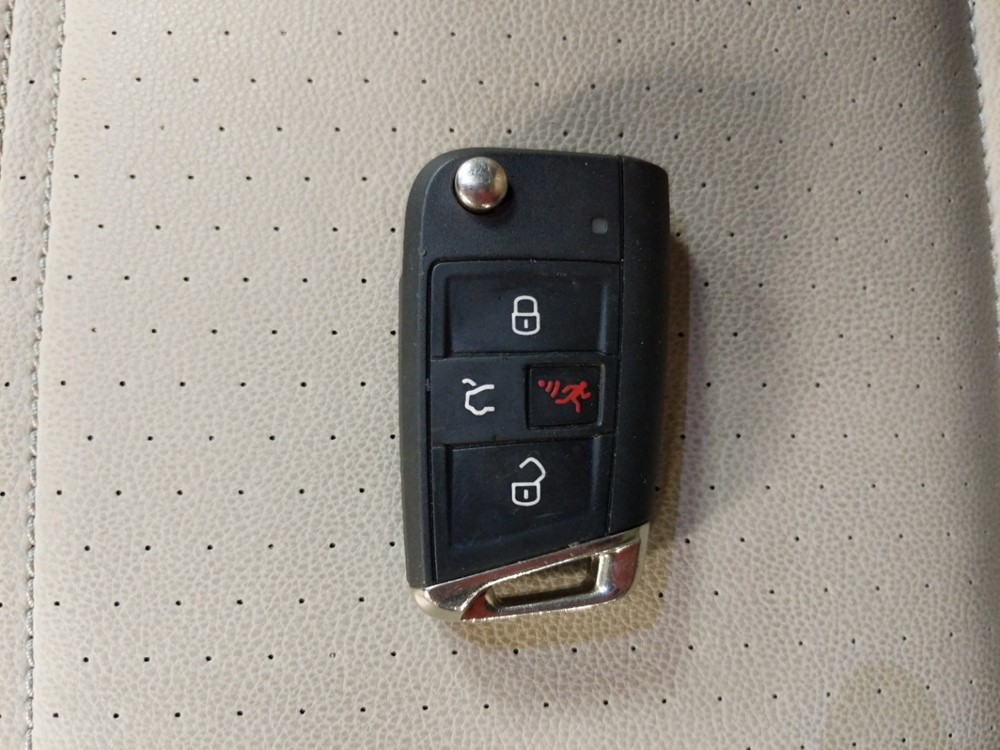 2015 Volkswagen Golf - Keys
