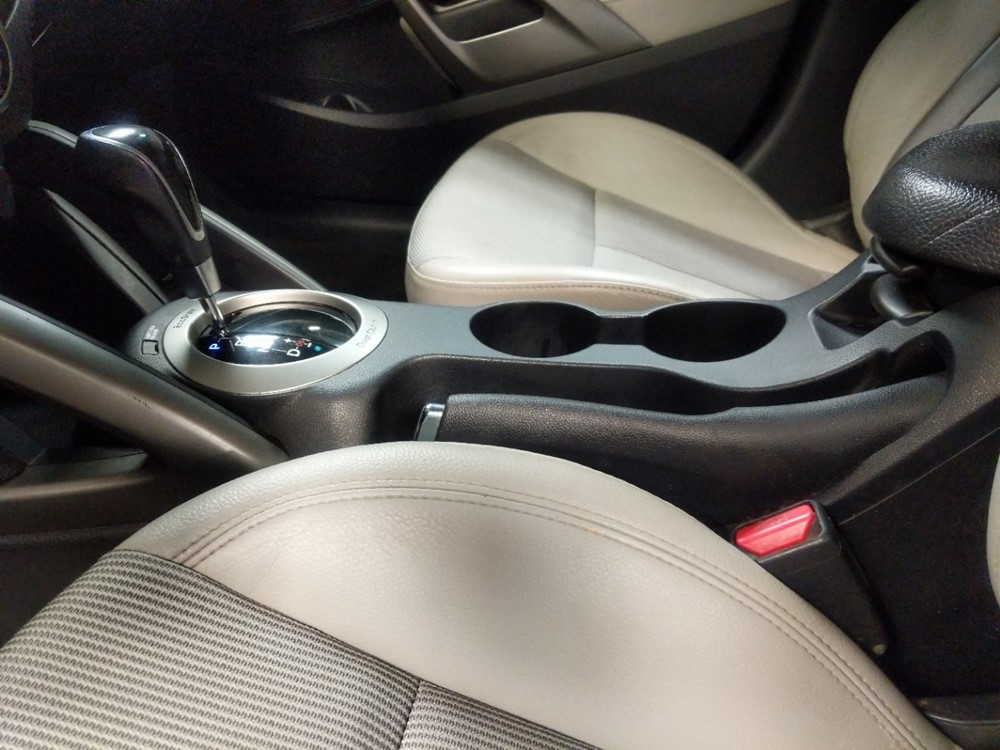 2013 Hyundai Veloster - Center Console/Cup Holders