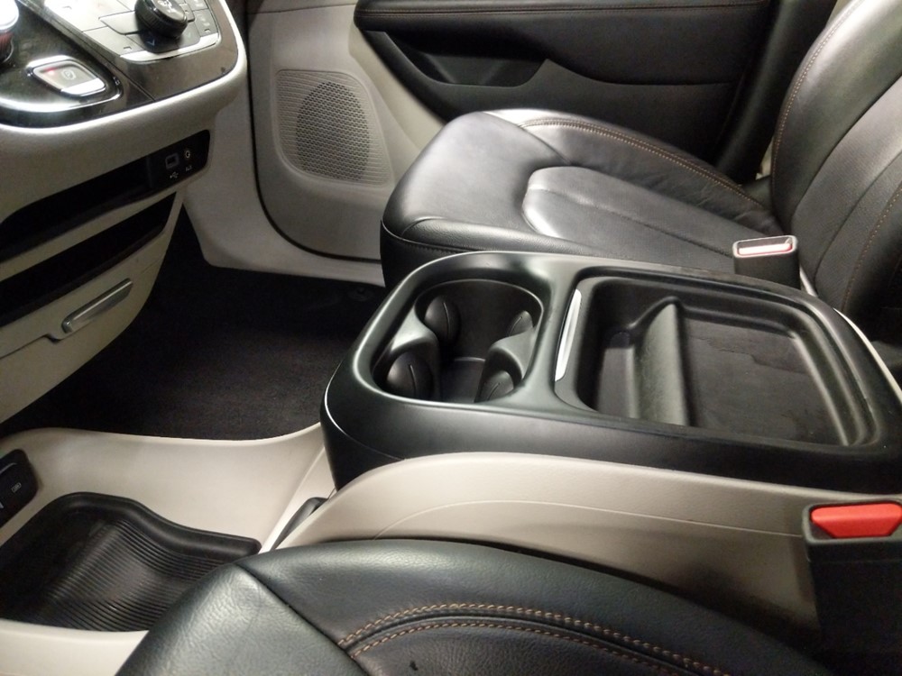 2018 Chrysler Pacifica - Center Console/Cup Holders