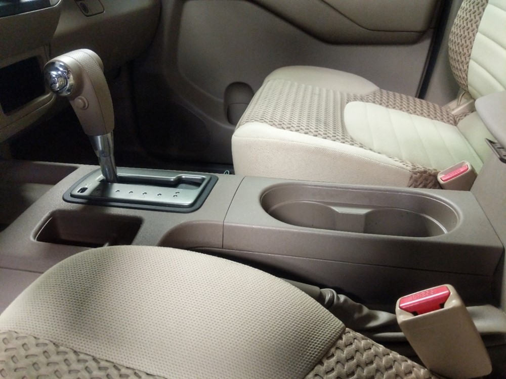 2011 Nissan Frontier - Center Console/Cup Holders