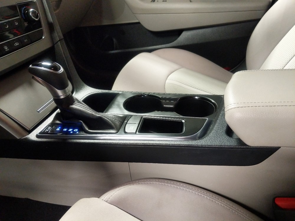 2017 Hyundai Sonata - Center Console/Cup Holders