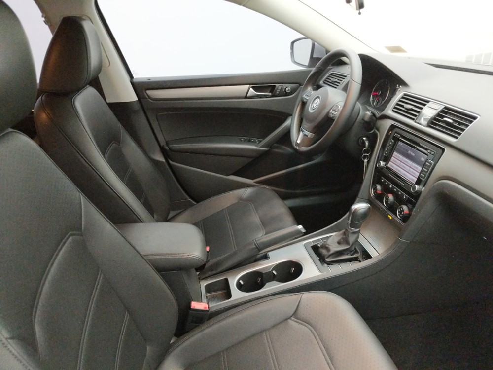 2015 Volkswagen Passat - Passenger Front Seat