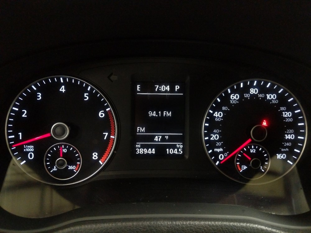 2015 Volkswagen Passat - Odometer Close Up
