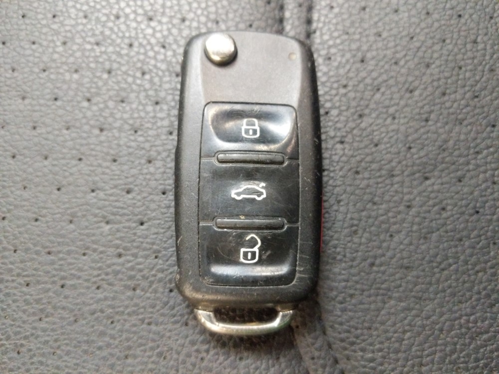 2015 Volkswagen Passat - Keys