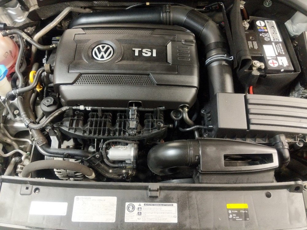 2015 Volkswagen Passat - Engine