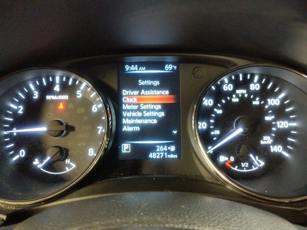 2017 Nissan Rogue - Odometer Close Up