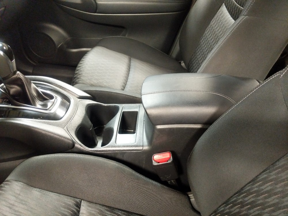 2017 Nissan Rogue - Center Console/Cup Holders
