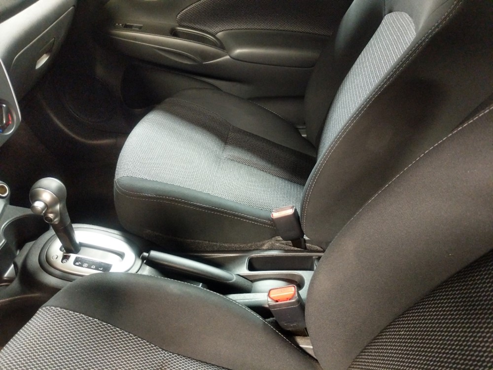 2017 Nissan Versa - Center Console/Cup Holders