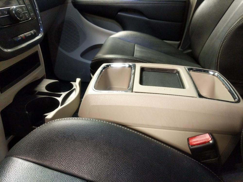 2016 Chrysler Town and Country - Center Console/Cup Holders