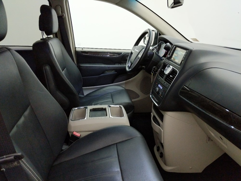 2016 Chrysler Town and Country - Passenger Front Seat