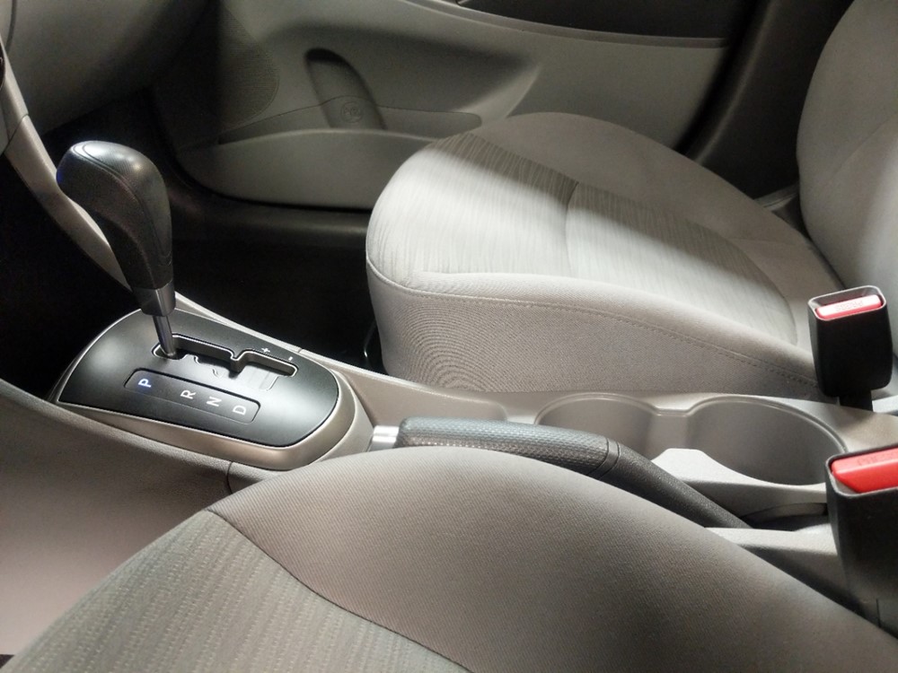 2017 Hyundai Accent - Center Console/Cup Holders