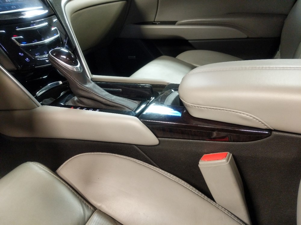 2017 Cadillac XTS - Center Console/Cup Holders