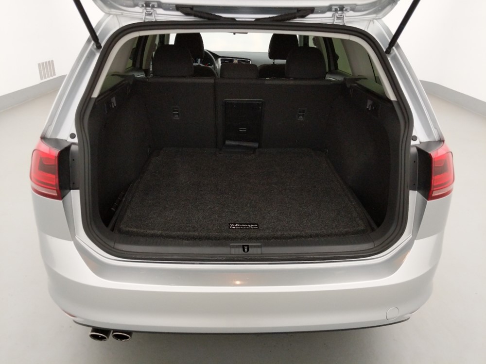 2017 Volkswagen Golf - Trunk