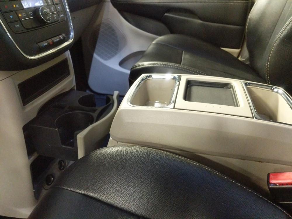 2014 Chrysler Town and Country - Center Console/Cup Holders